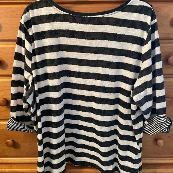 Striped Black and White Women's Top Plus Size 22/24W - Picture 3 of 7